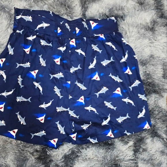 UV Shark print shorts - Picture 2 of 5